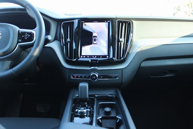 Used 2025 Volvo XC60 B5 Plus image 18