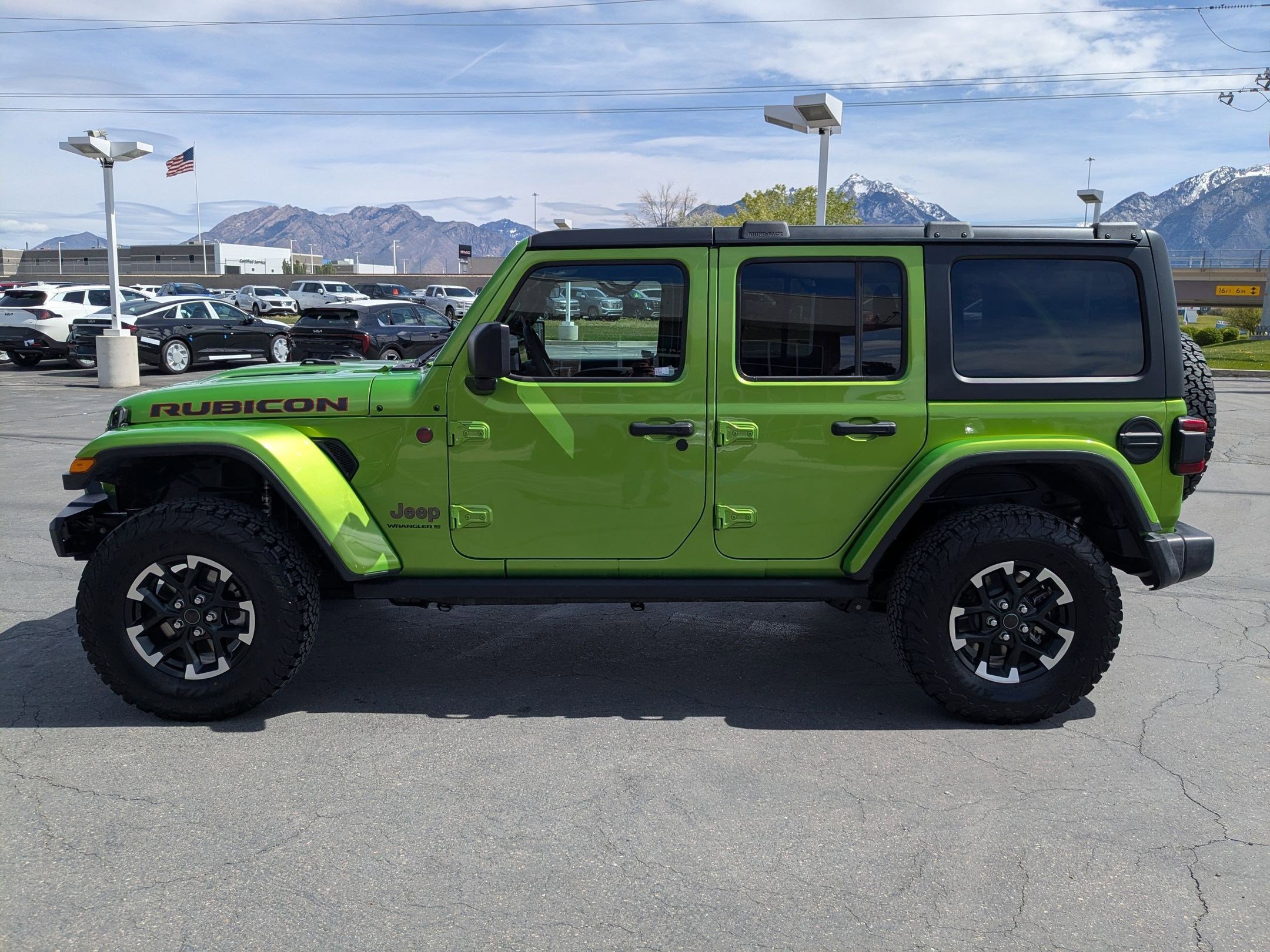 Used 2025 Jeep Wrangler Unlimited Rubicon w/ Convenience Group AWD/4WD image 2
