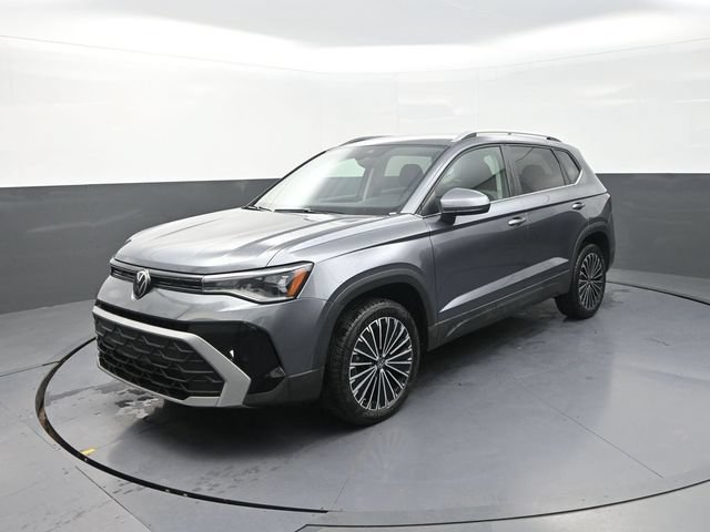 Used 2026 Volkswagen Taos SE FWD image 3