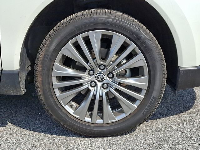 Used 2021 Toyota Venza XLE w/ Softex Package AWD/4WD image 12