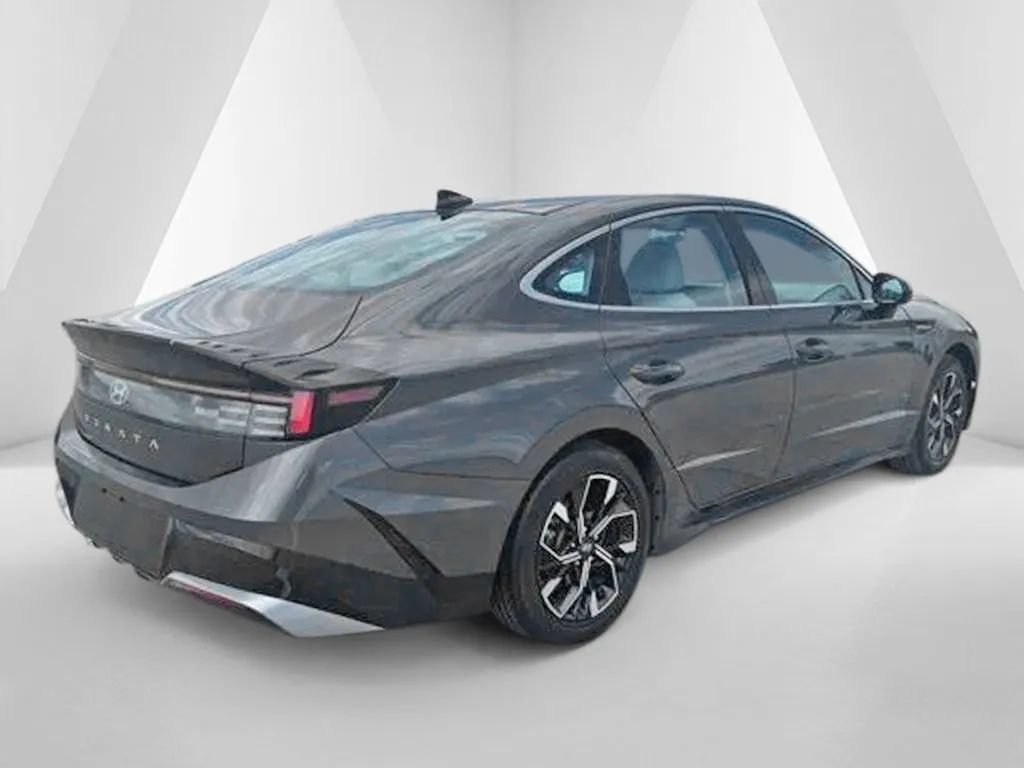 Used 2025 Hyundai Sonata SEL FWD image 7