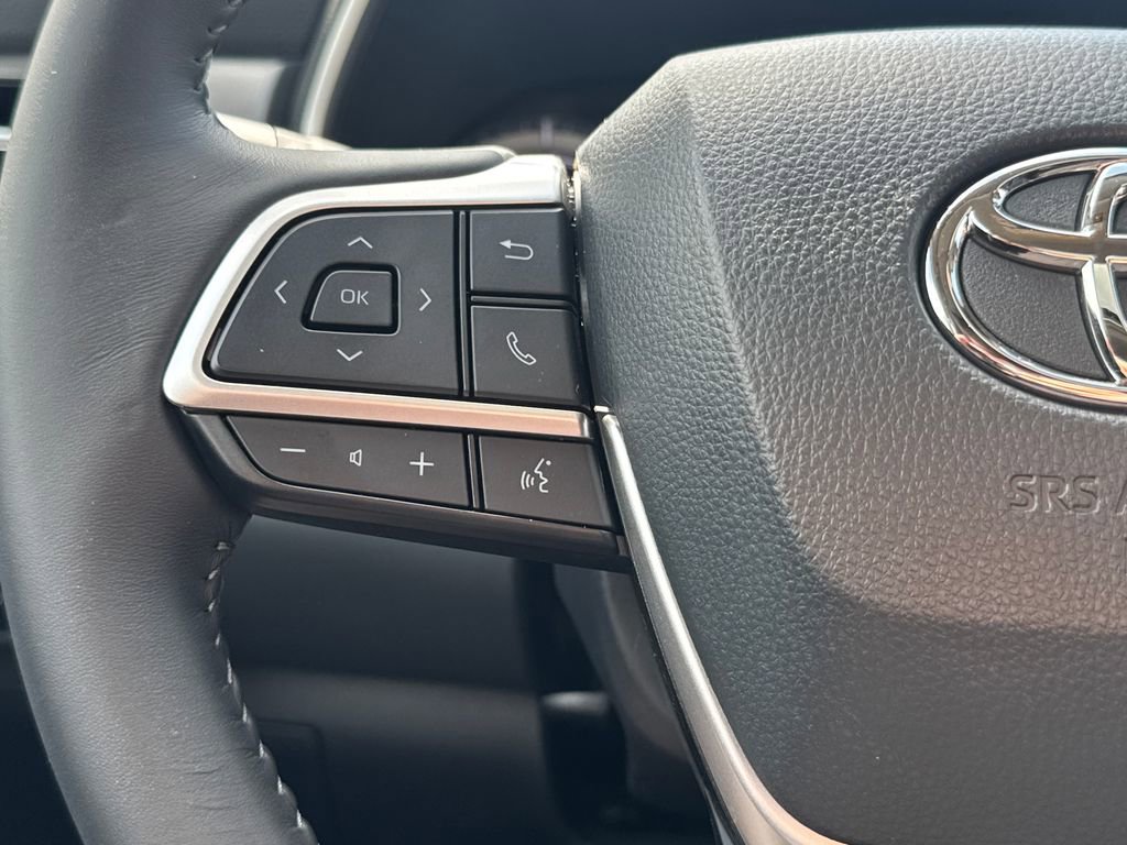 Used 2026 Toyota Highlander XLE image 21