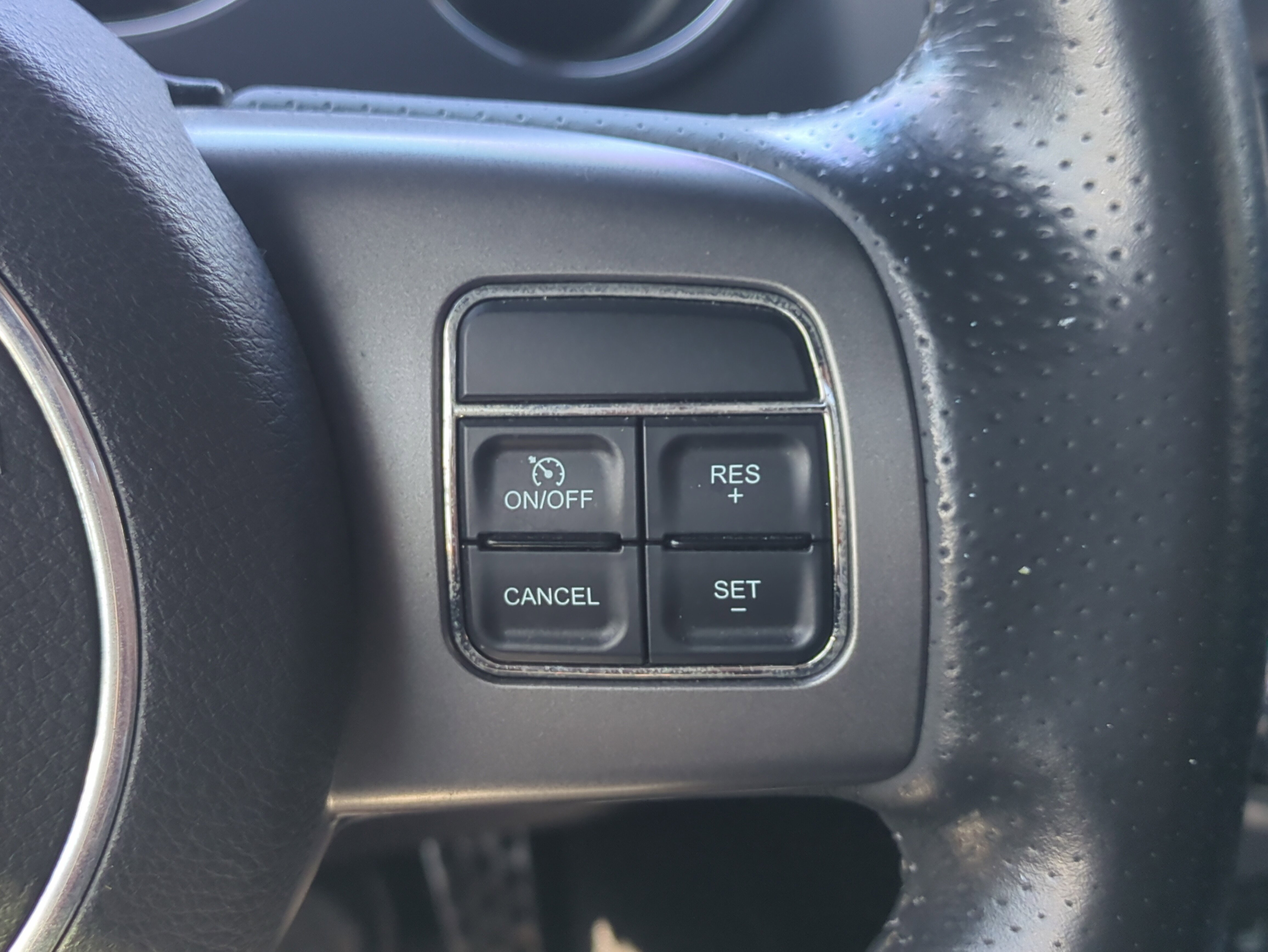 Used 2014 Dodge Challenger R/T image 27