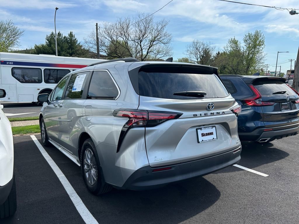 Used 2022 Toyota Sienna XLE AWD/4WD image 32