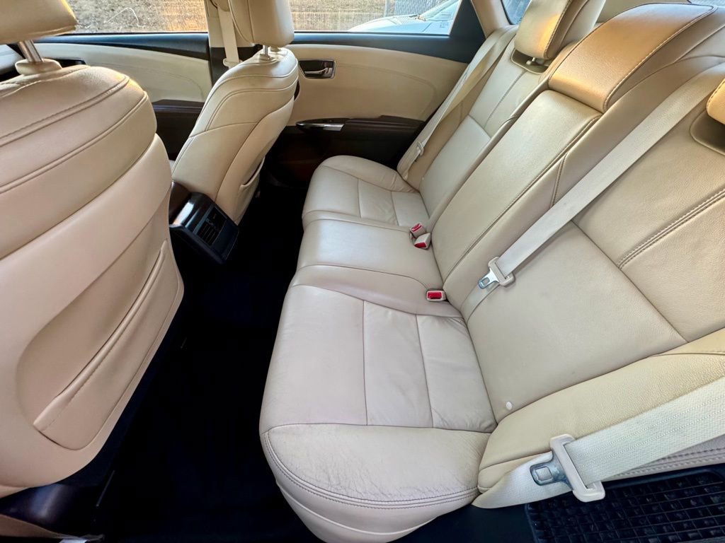 Used 2016 Toyota Avalon XLE Plus image 16