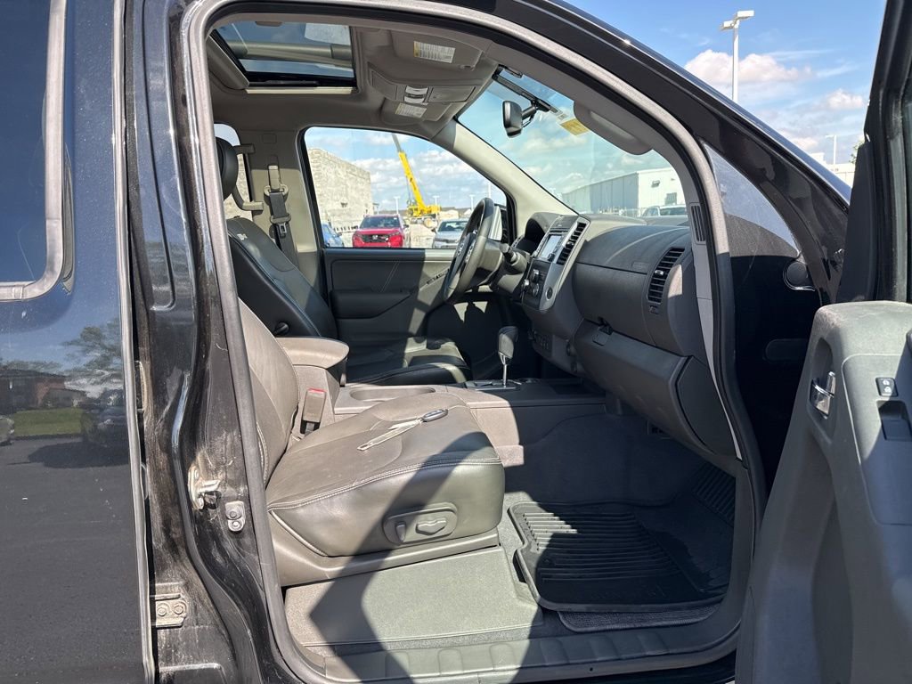 Used 2020 Nissan Frontier PRO-4X w/ Pro-4x Utility Package AWD/4WD image 41