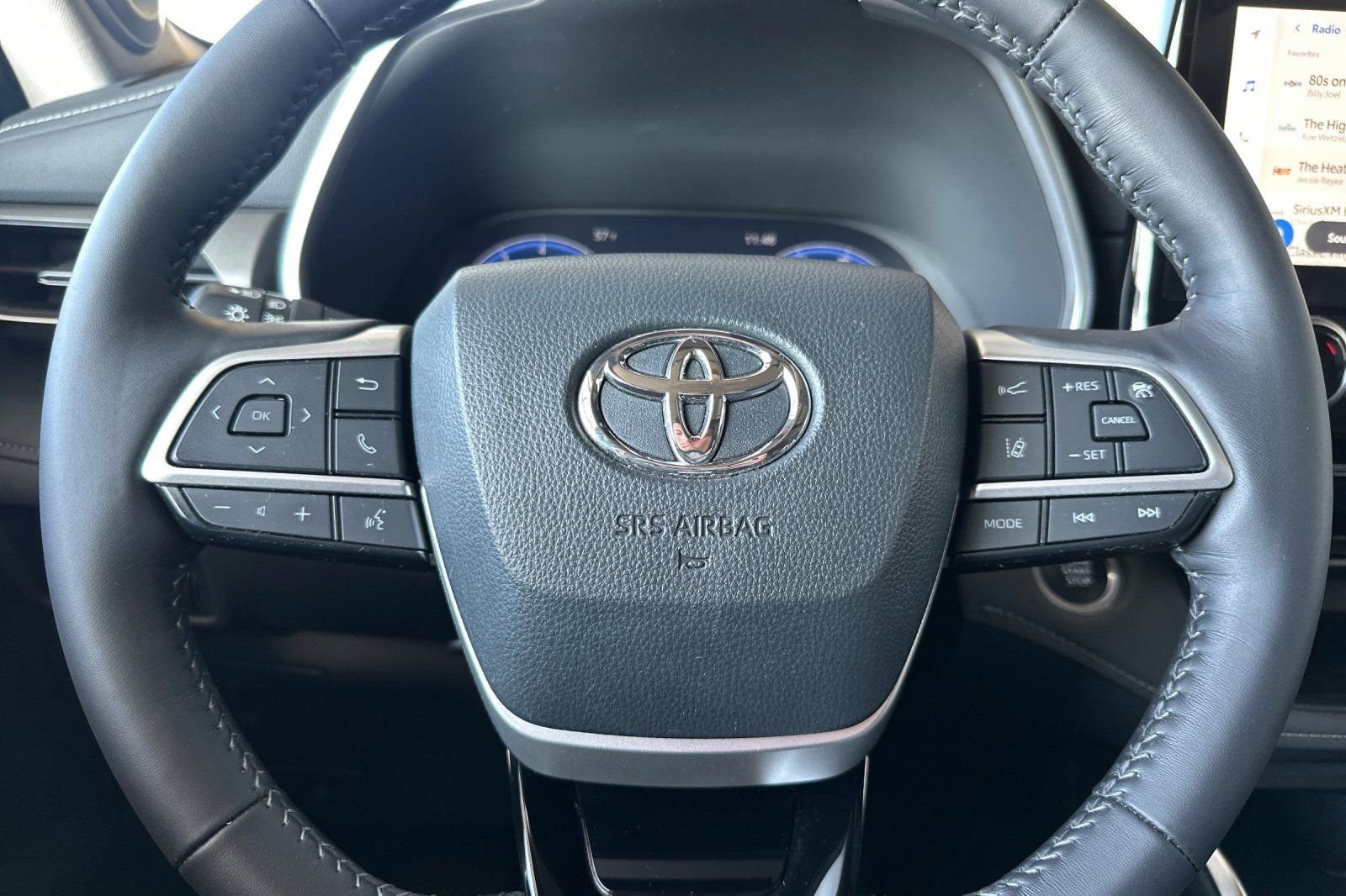 Used 2024 Toyota Highlander Limited image 27