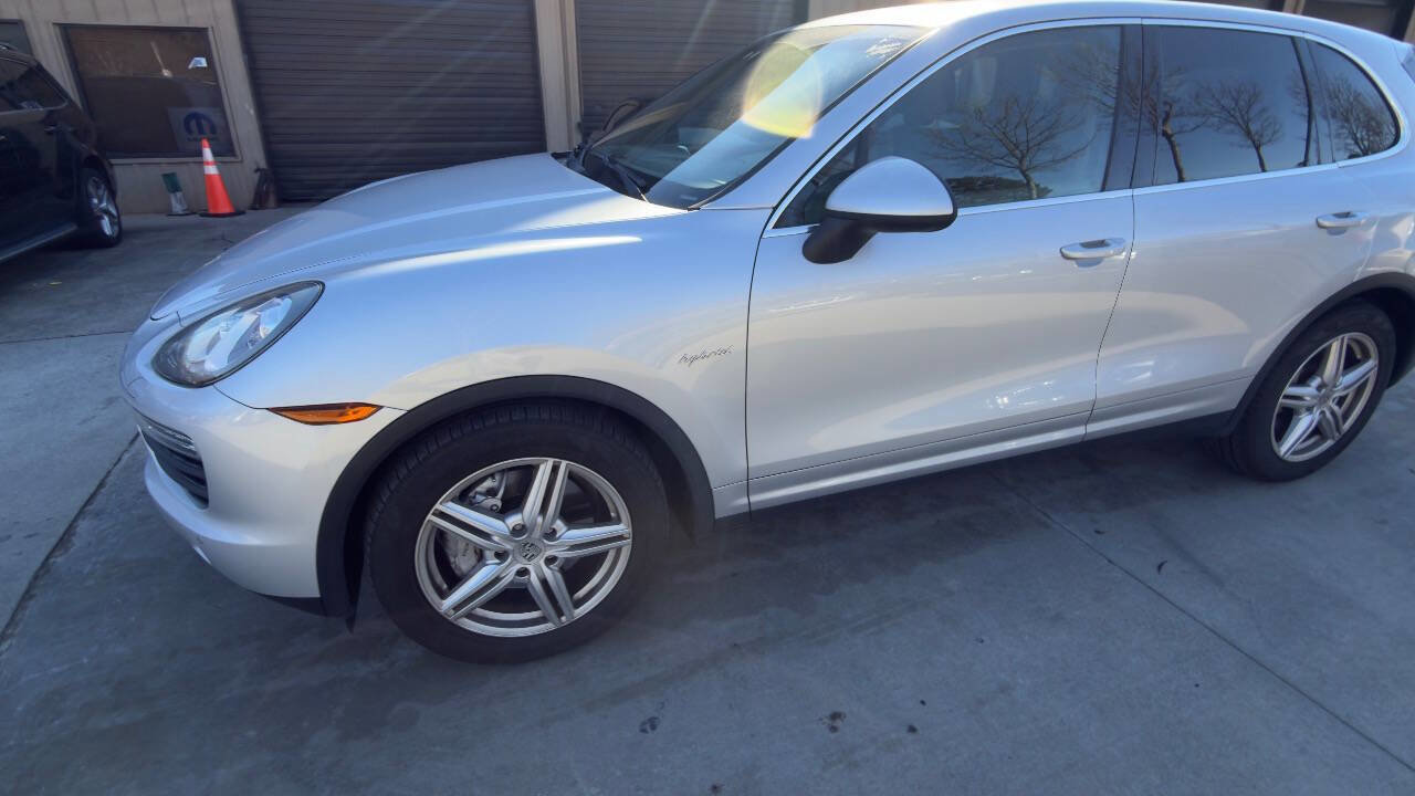 Used 2011 Porsche Cayenne S image 11