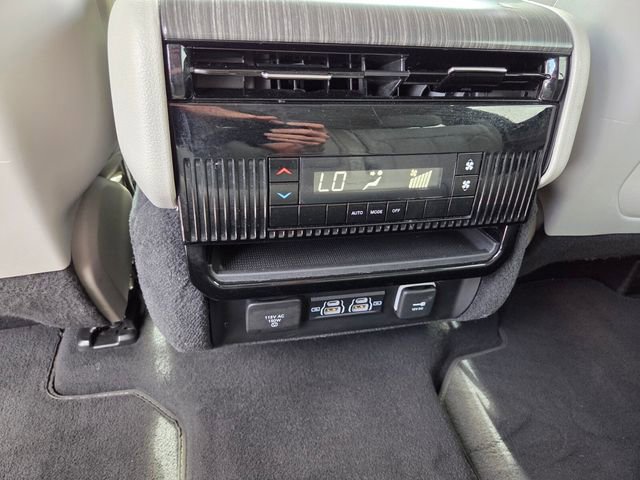 Certified 2023 Jeep Wagoneer L Series II RWD image 17
