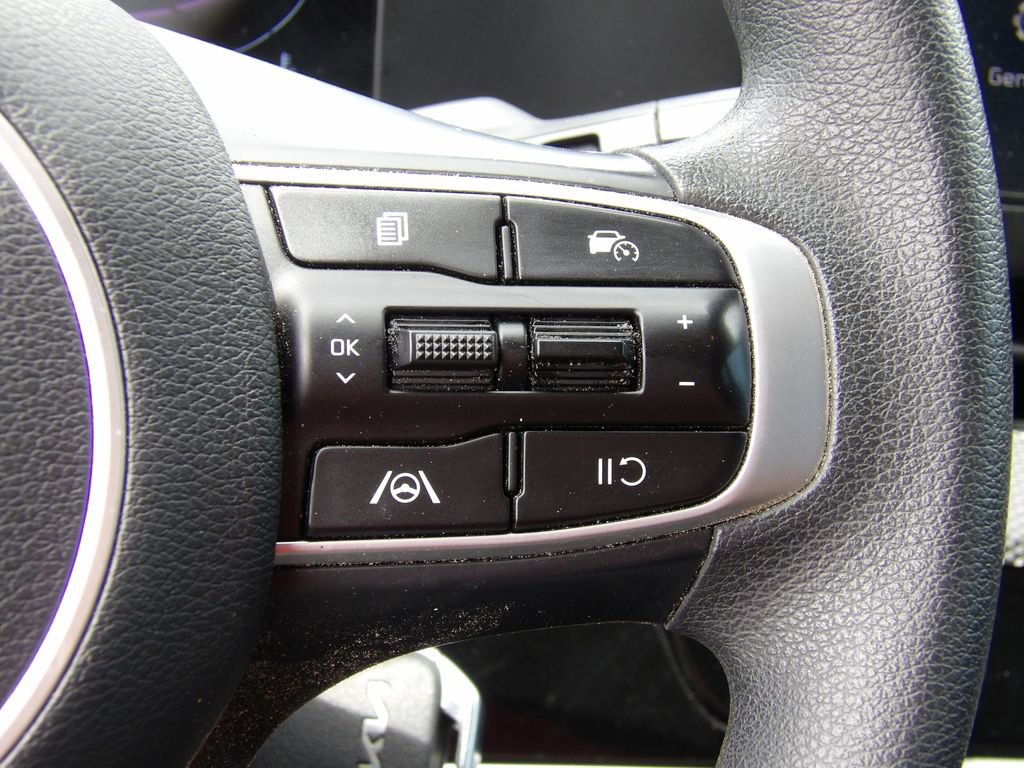 Used 2025 Kia Sportage LX FWD image 15