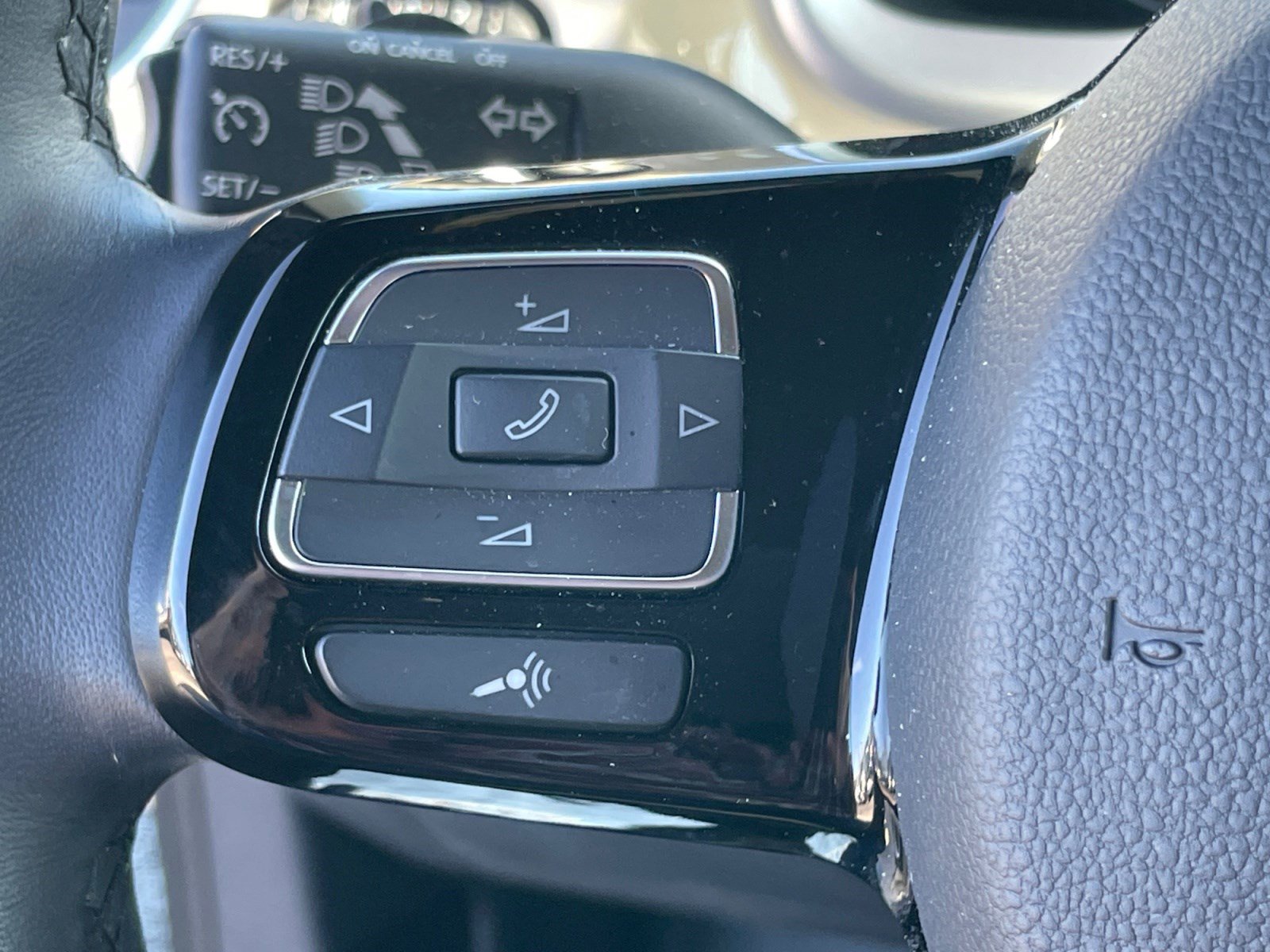 Used 2019 Volkswagen Beetle 2.0T Final Edition SEL FWD image 16
