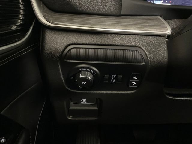 Used 2022 Jeep Wagoneer Series III w/ Premium Group I AWD/4WD image 22
