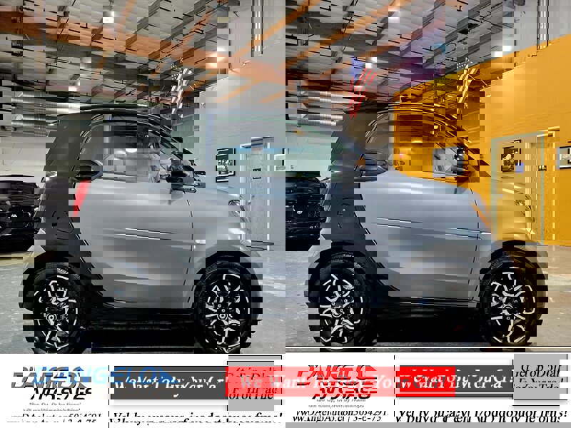 Used 2017 smart fortwo Prime image 9