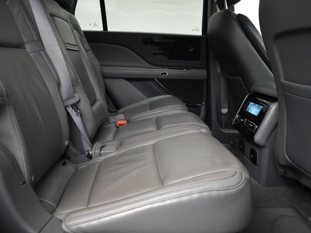 Used 2020 Lincoln Aviator Reserve w/ Class IV Trailer Tow Package image 23