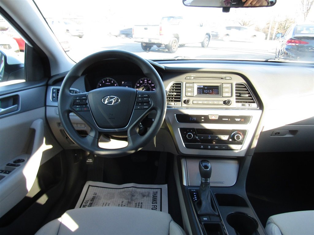 Used 2015 Hyundai Sonata SE image 23