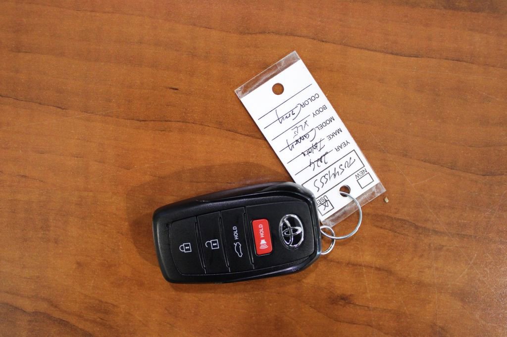 Used 2026 Toyota Camry XLE AWD/4WD image 35