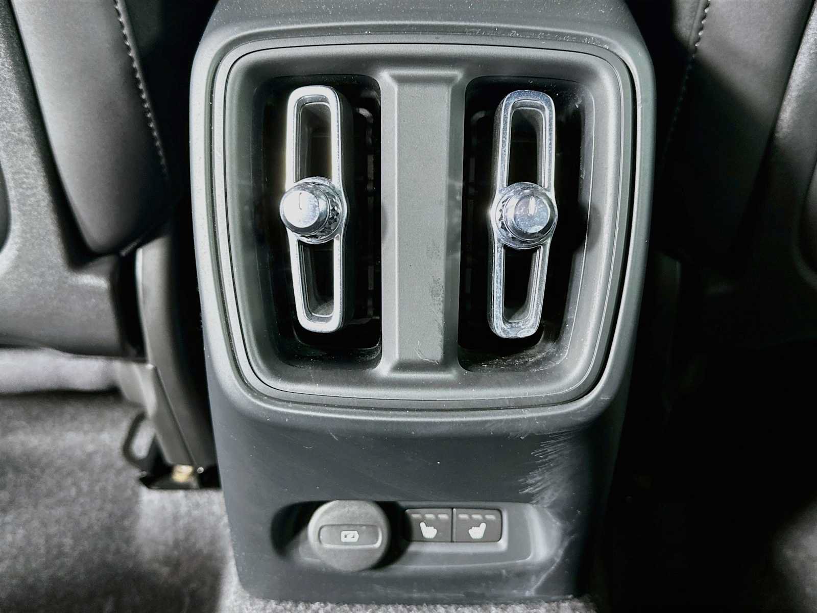 Used 2022 Volvo XC40 P8 Recharge Plus AWD/4WD image 24