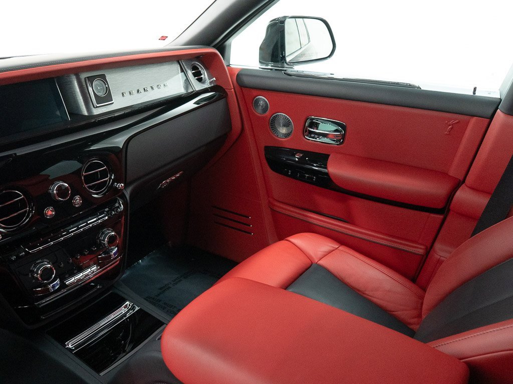Certified 2024 Rolls-Royce Phantom Sedan w/ The Phantom Package image 37