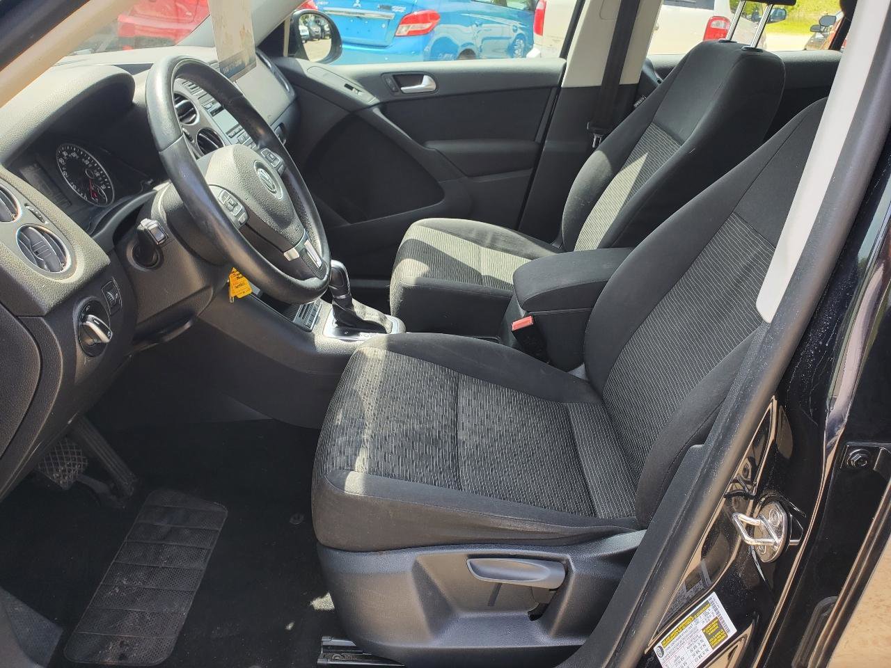 Used 2014 Volkswagen Tiguan S image 16