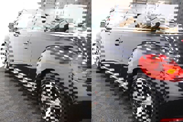 Used 2013 Volkswagen Beetle 2.0T image 8