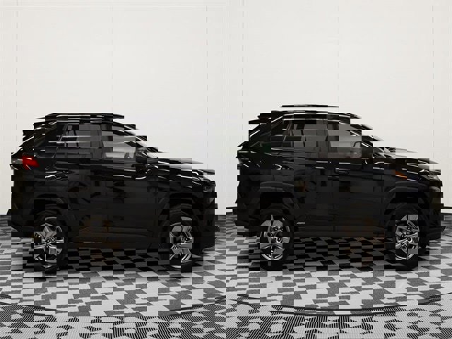 Used 2025 Toyota RAV4 LE image 2