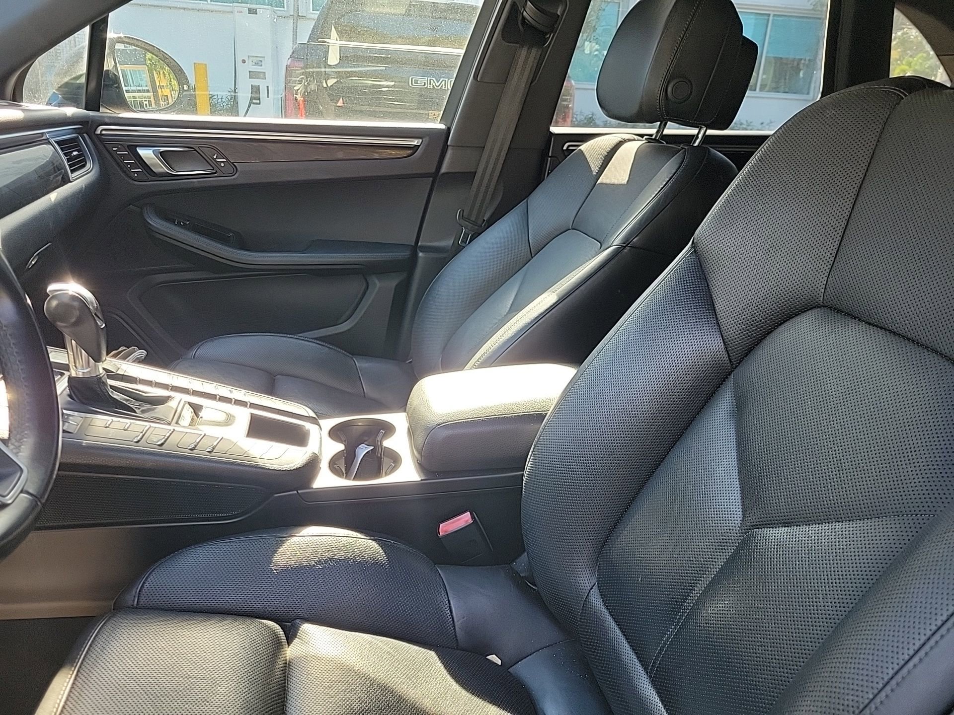 Used 2018 Porsche Macan S image 25