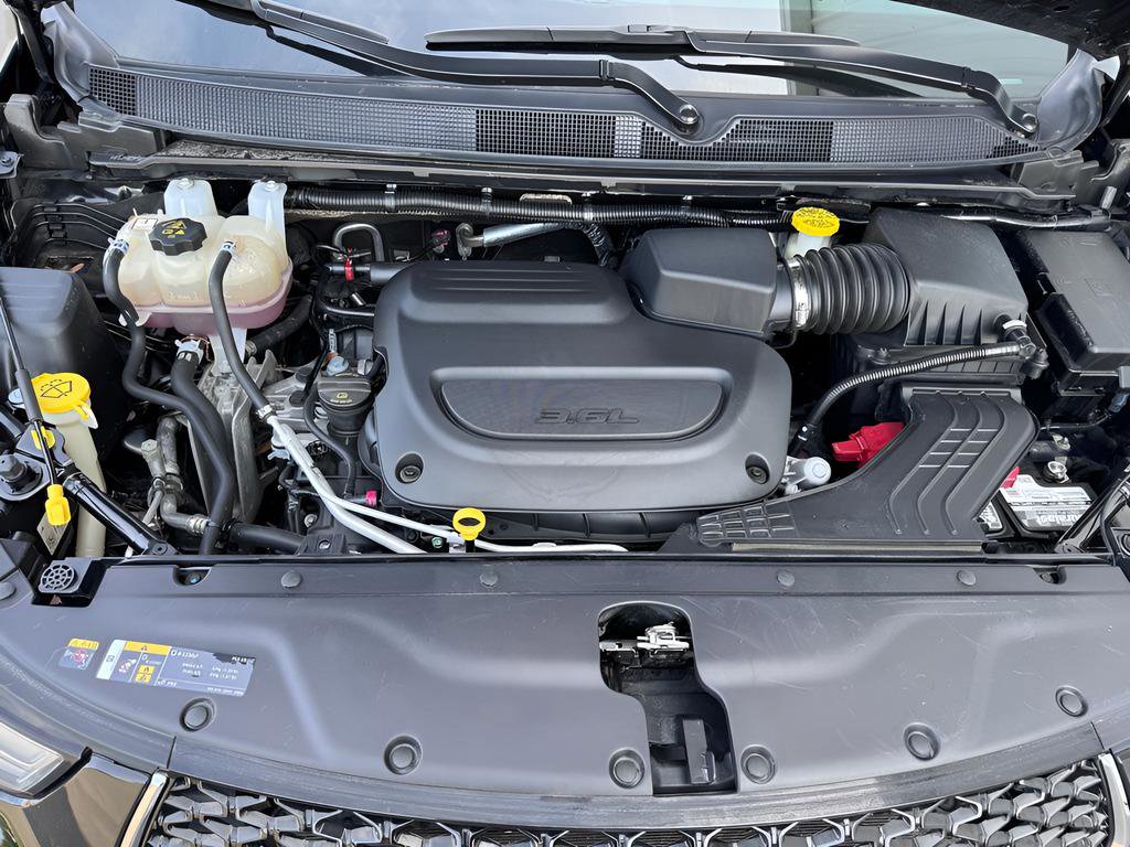 Used 2023 Chrysler Pacifica Touring-L FWD image 9