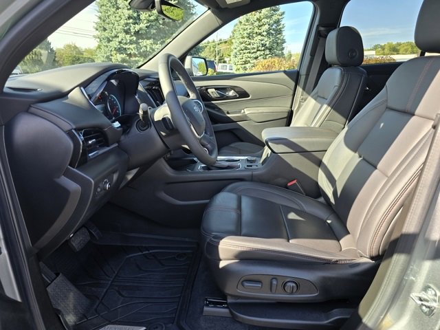 Used 2023 Chevrolet Traverse RS w/ LPO, Floor Liner Package image 12
