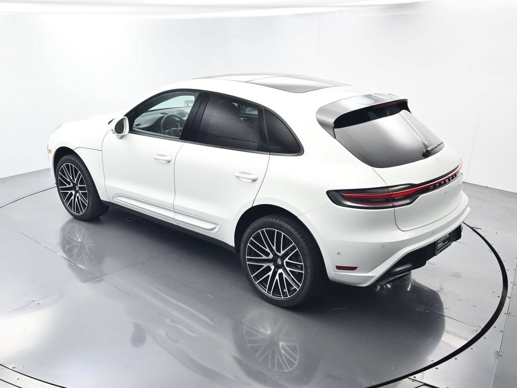 Certified 2024 Porsche Macan AWD/4WD image 36
