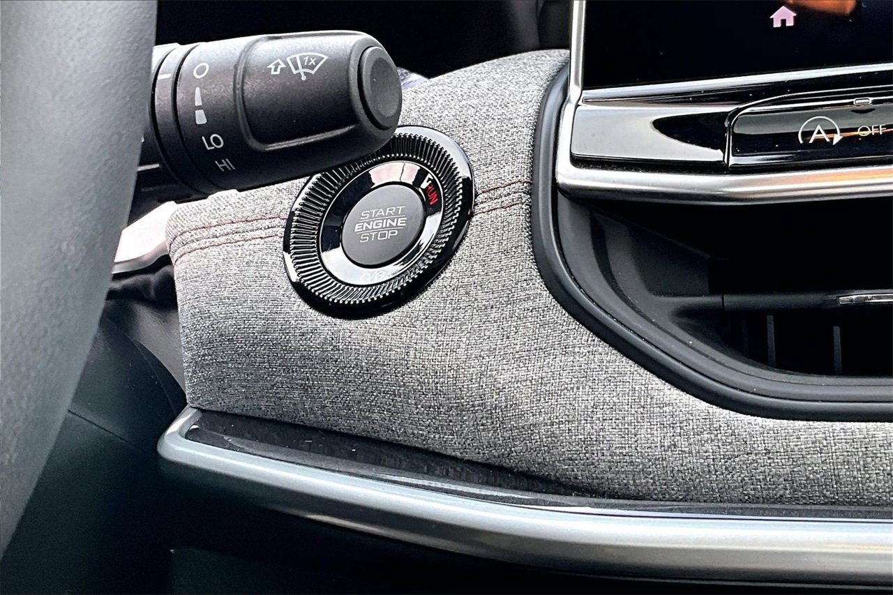 Certified 2024 Jeep Compass Latitude w/ Sun and Sound Group image 27