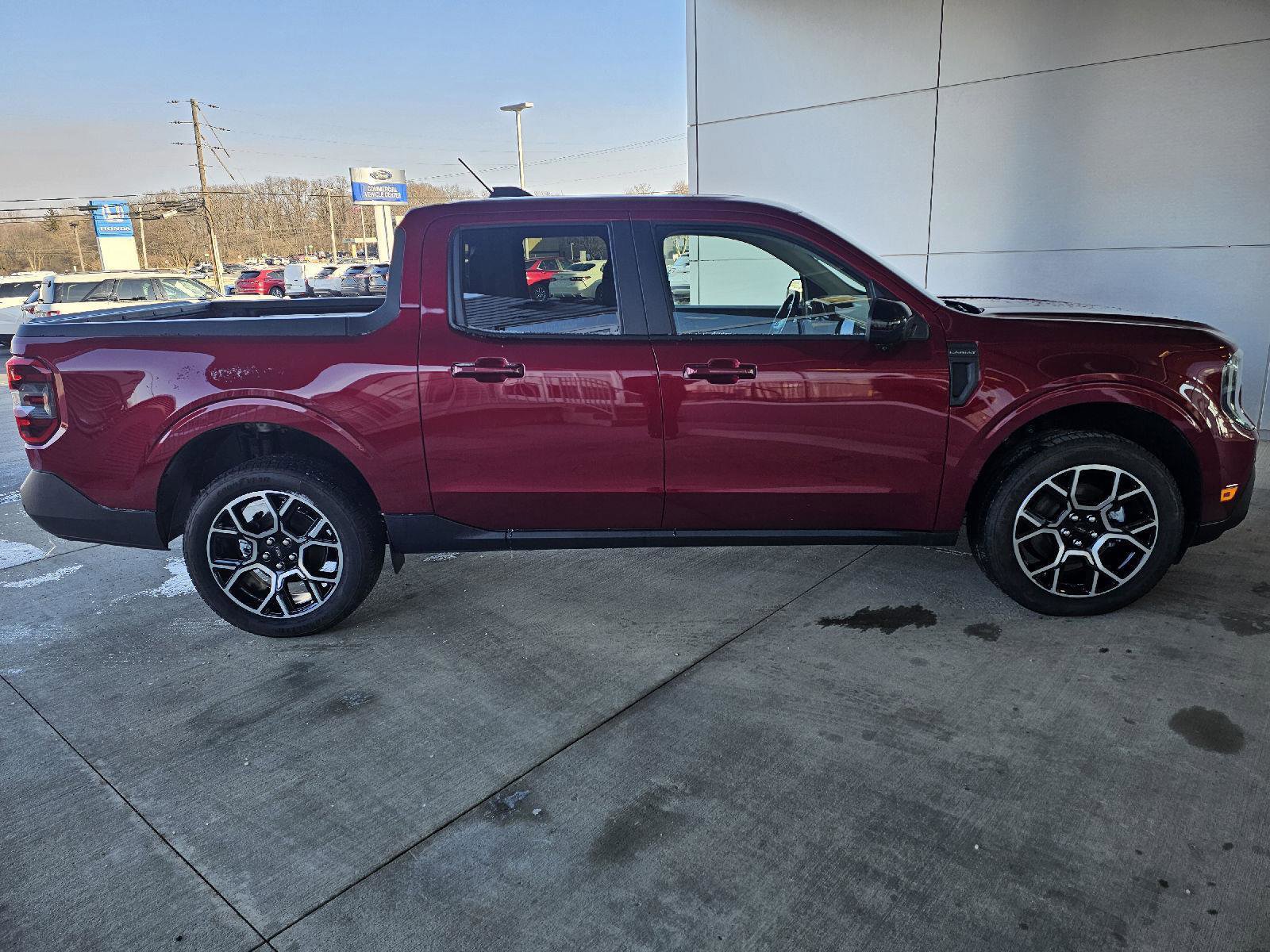 Used 2025 Ford Maverick Lariat w/ 4K Tow Package image 6