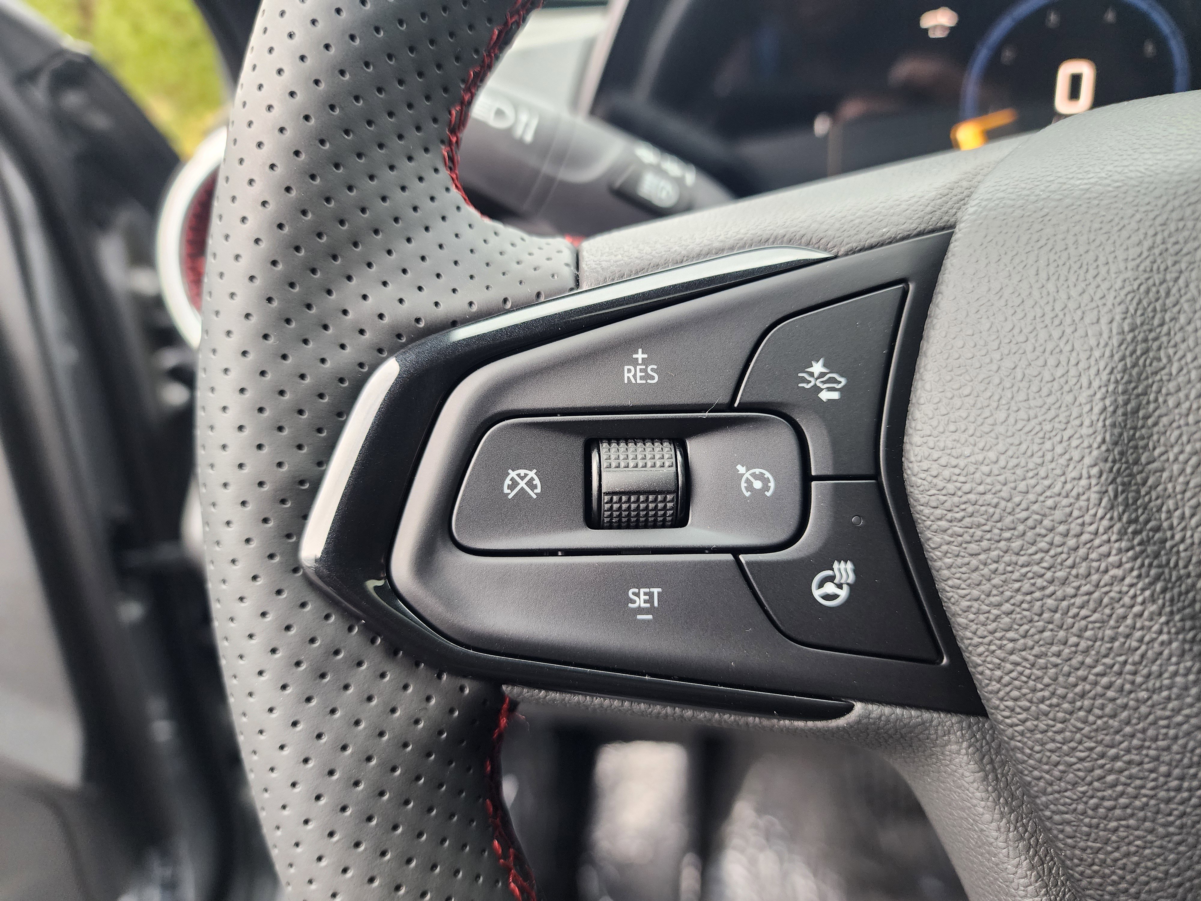 New 2026 Chevrolet Trax RS w/ Sunroof Package FWD image 30
