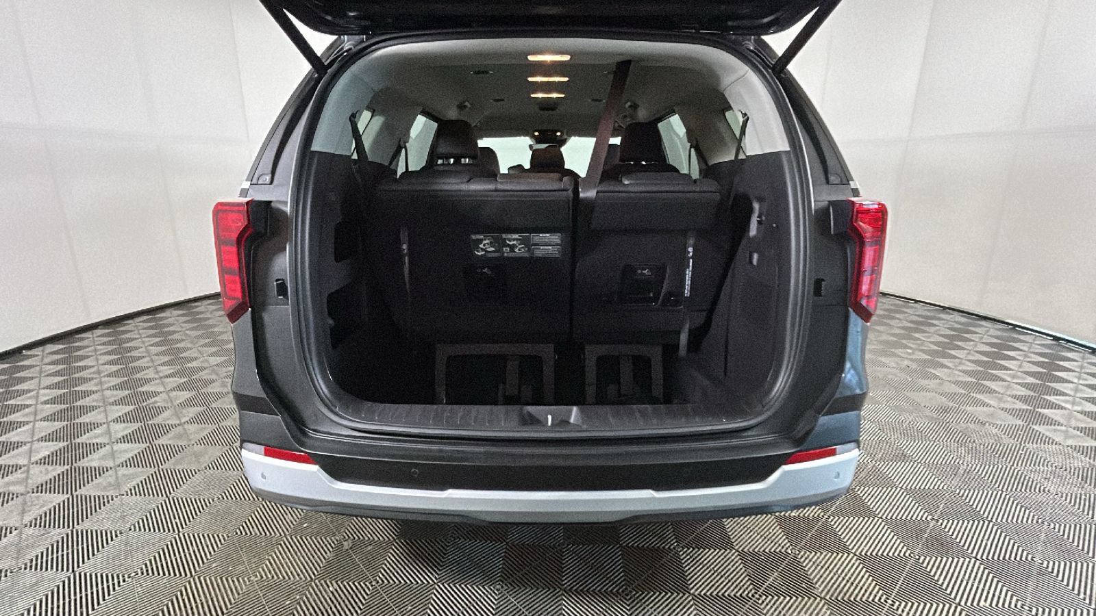 Used 2026 Kia Carnival EX FWD image 31