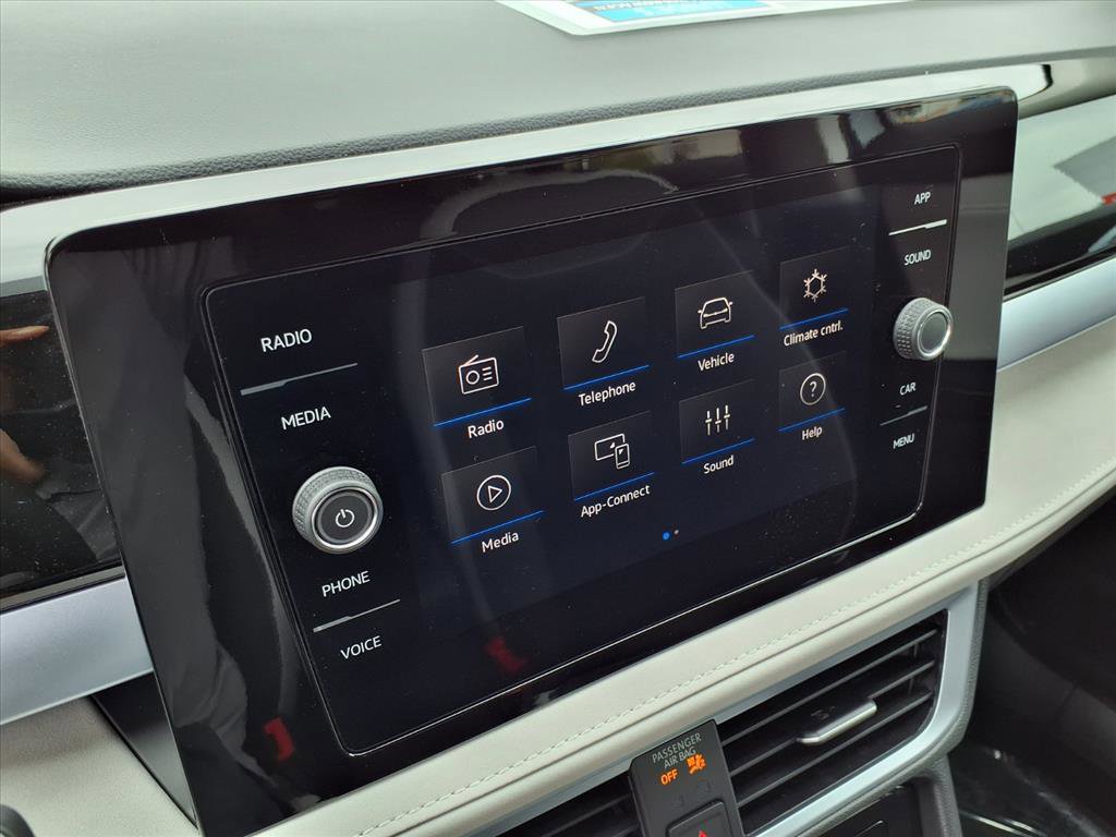 New 2026 Volkswagen Taos SE image 16