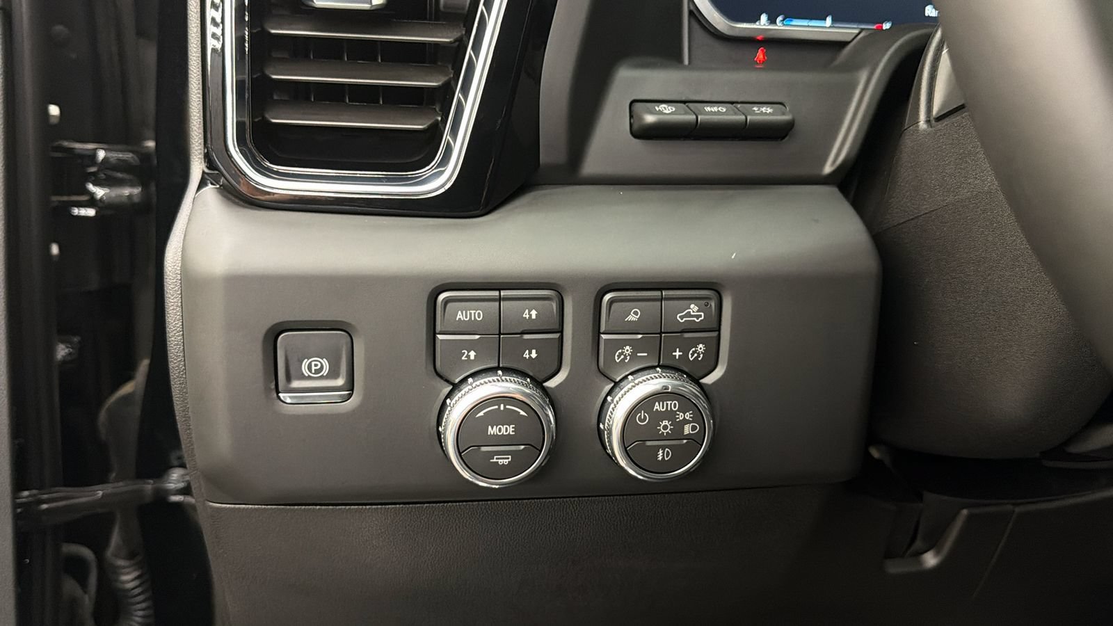 Used 2026 GMC Sierra 3500 Denali w/ Denali Reserve Package AWD/4WD image 24