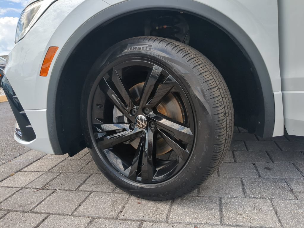 Certified 2023 Volkswagen Tiguan SE R-Line FWD image 33