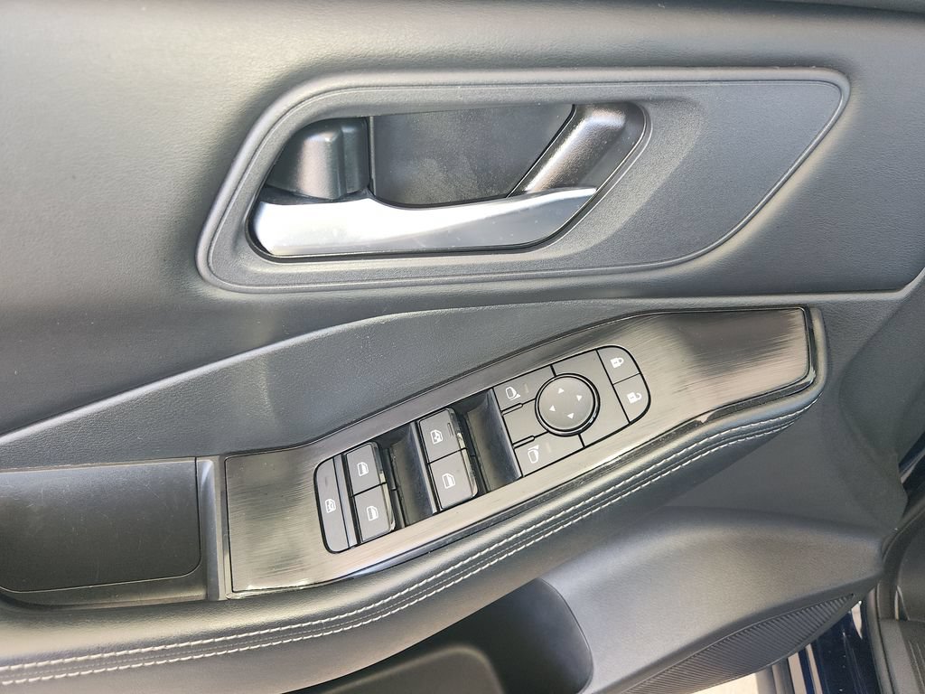 Used 2025 Nissan Rogue SV FWD image 29