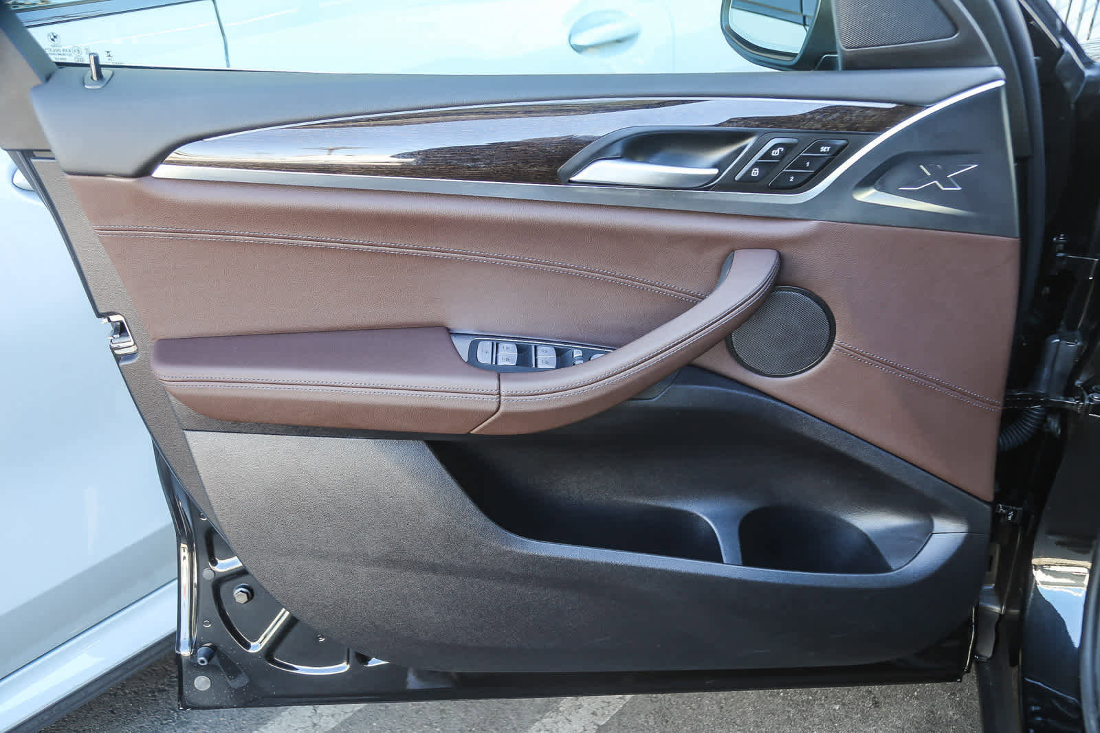 Used 2025 BMW X4 xDrive30i w/ Premium Package image 17