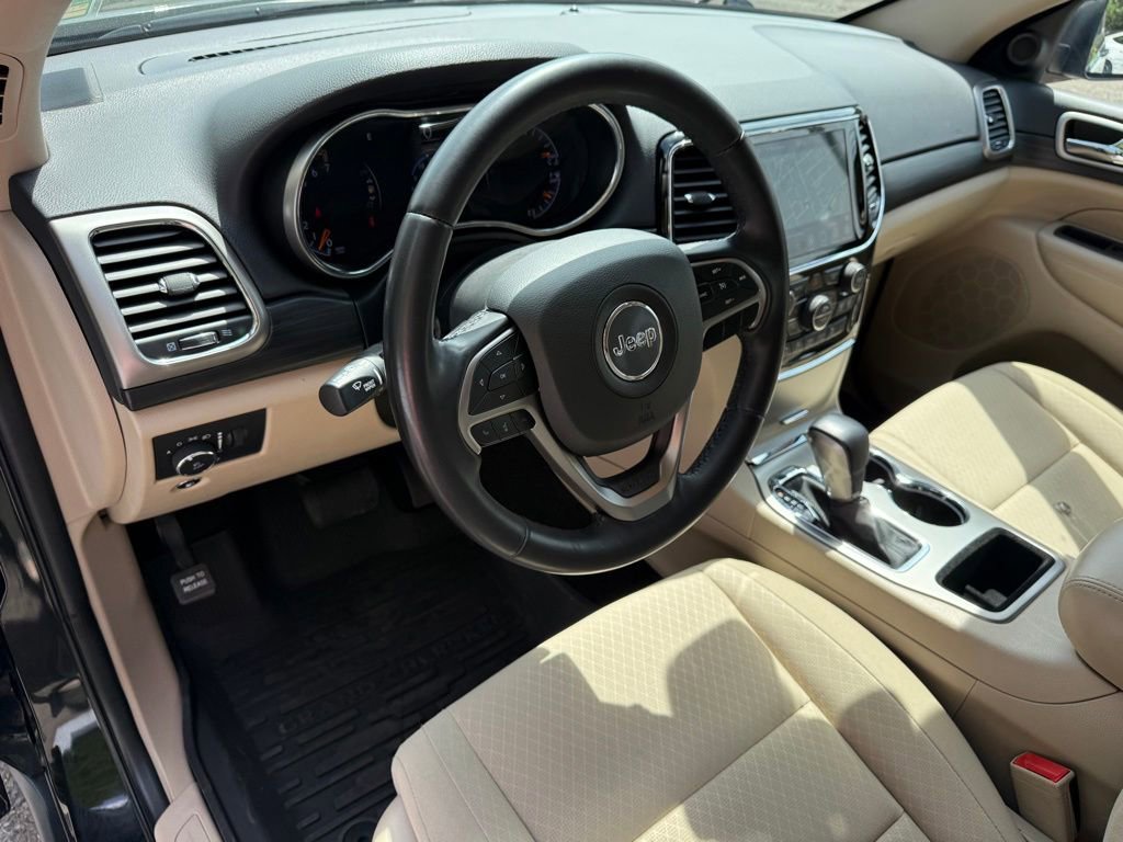 Used 2022 Jeep Grand Cherokee Laredo E AWD/4WD image 13