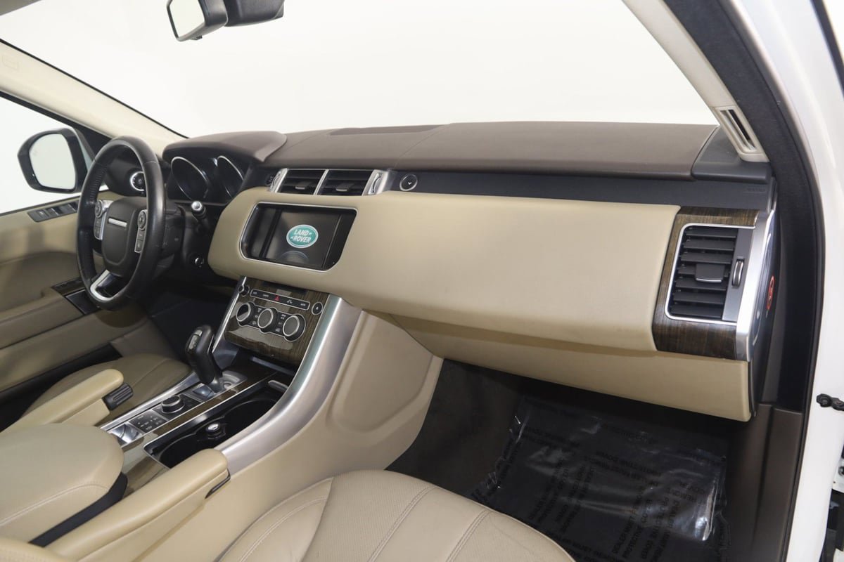 Used 2016 Land Rover Range Rover Sport SE image 39