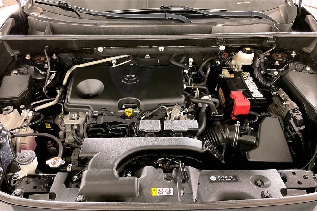 Used 2019 Toyota RAV4 XLE Premium w/ Cold Weather Package AWD/4WD image 9
