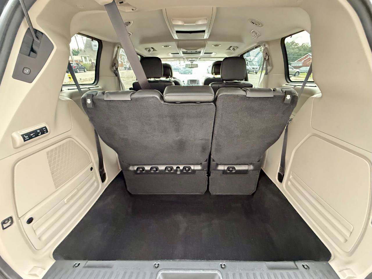 Used 2016 Chrysler Town & Country Limited Platinum w/ Trailer Tow Group FWD image 22