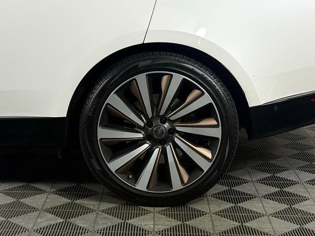 Used 2023 Land Rover Range Rover SV image 17