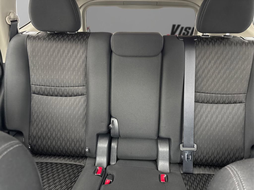 Used 2018 Nissan Rogue SV image 19