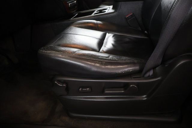 Used 2012 Chevrolet Suburban LT image 13