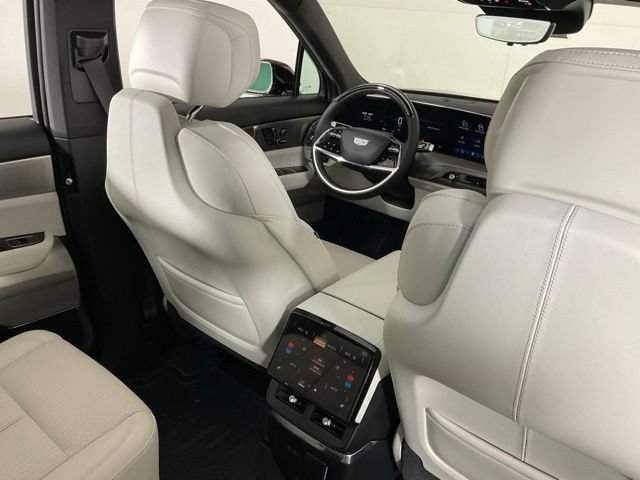 New 2026 Cadillac Vistiq Luxury w/ LPO, Floor Liner Package AWD/4WD image 29