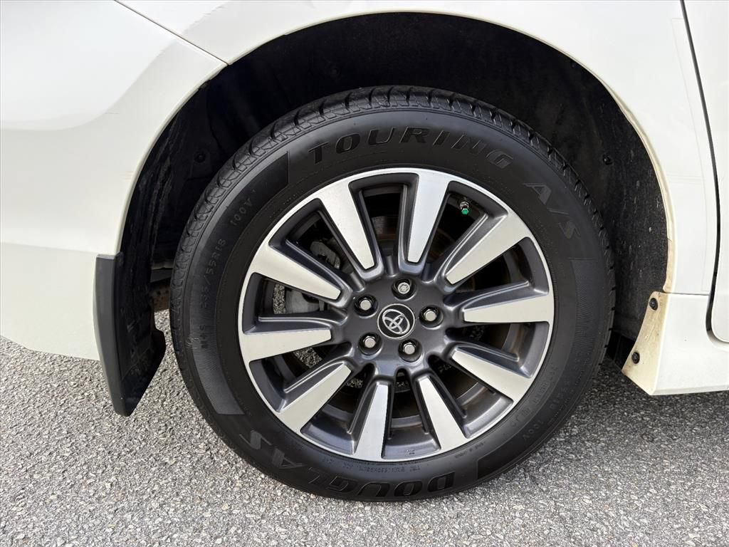 Used 2020 Toyota Sienna Limited Premium w/ Carpet Mat Package AWD/4WD image 26