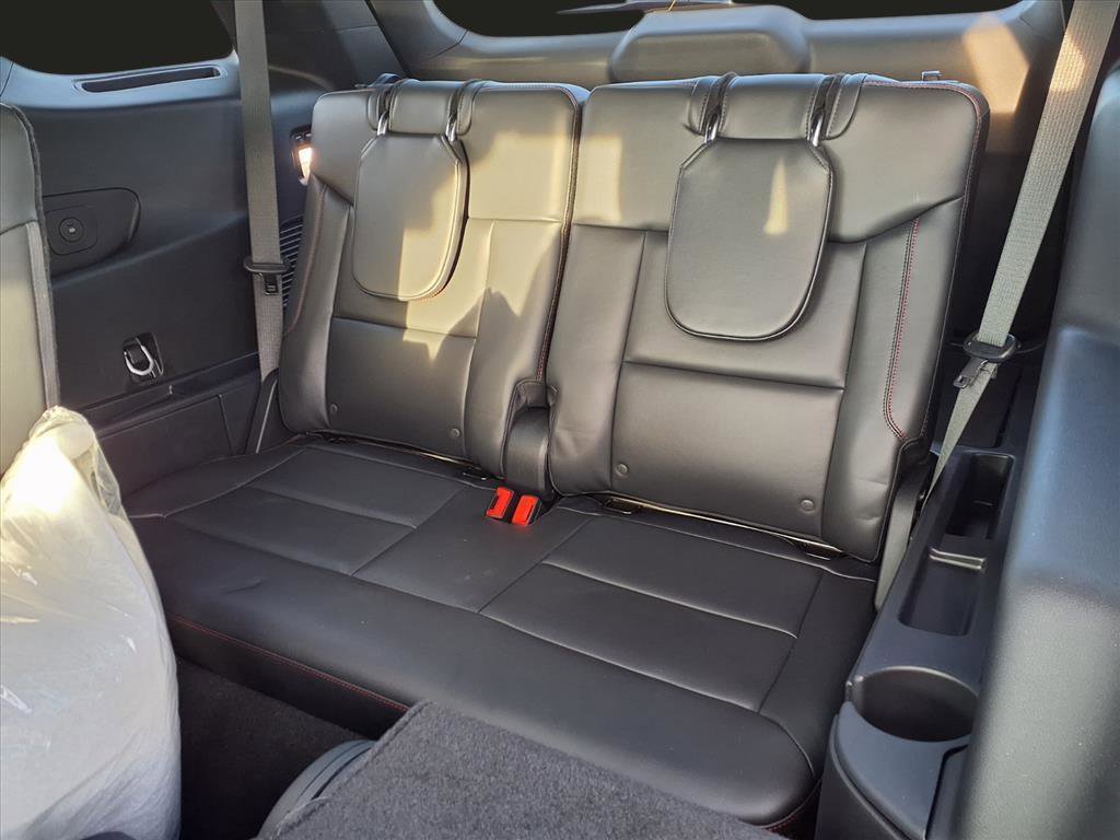 Used 2025 Ford Explorer ST image 27