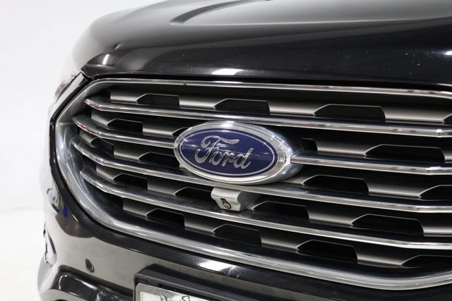 Used 2019 Ford Edge Titanium w/ Equipment Group 301A AWD/4WD image 10