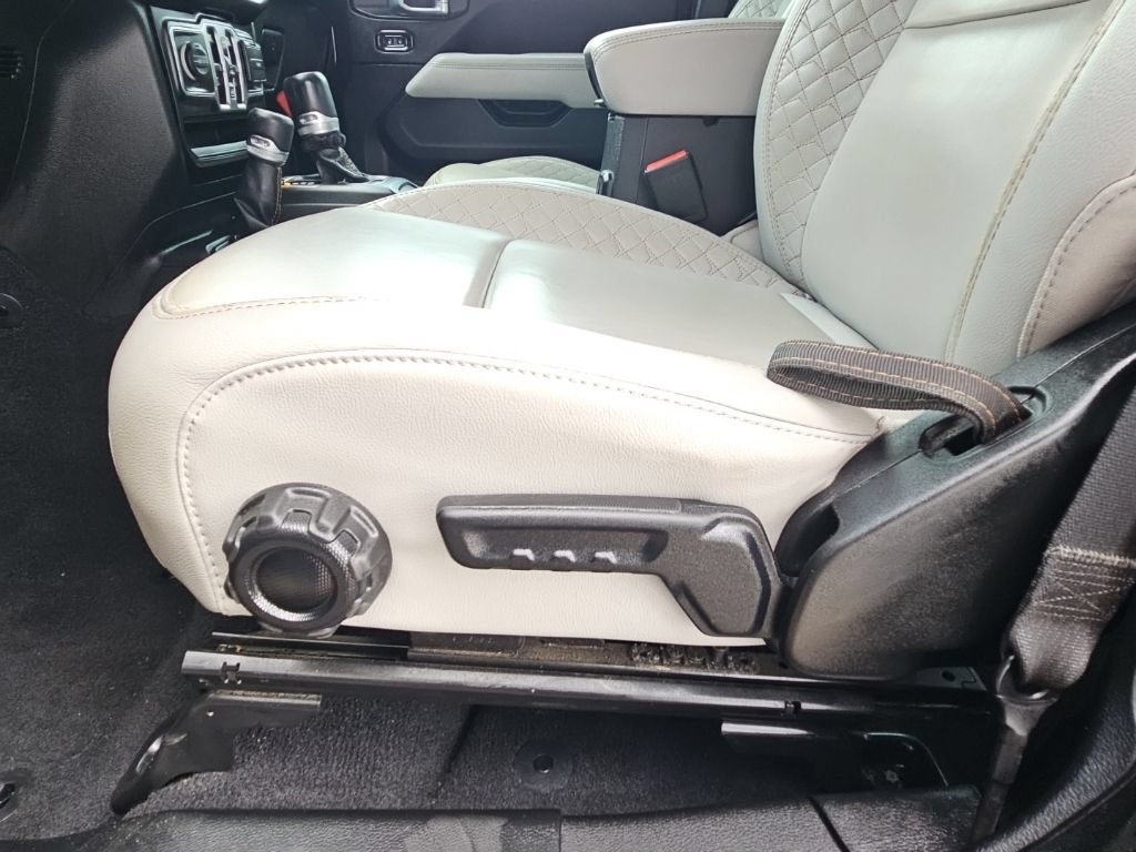 Used 2021 Jeep Gladiator Overland AWD/4WD image 23